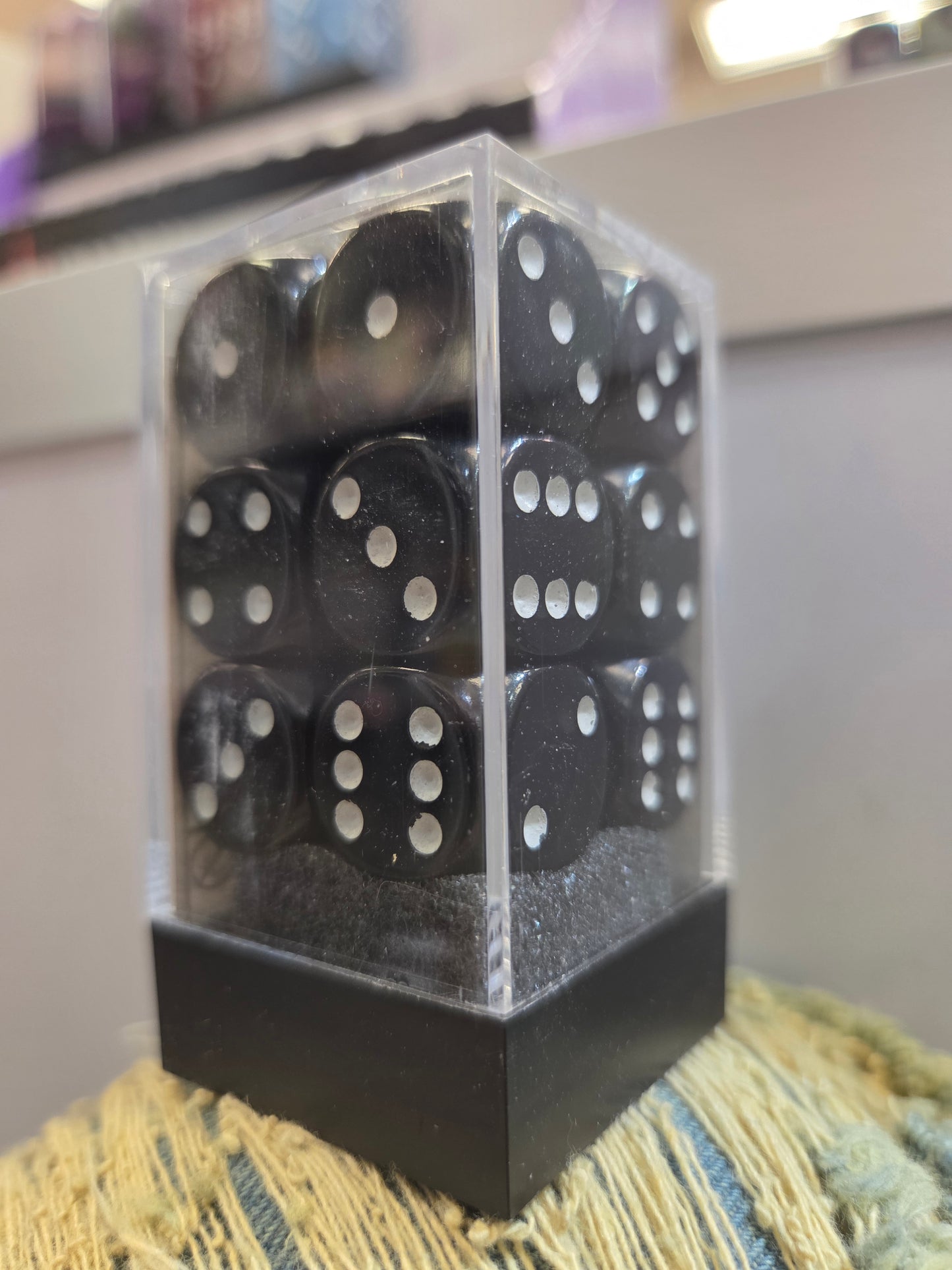 Chessex Dice Black/White set of 12 16mm D6