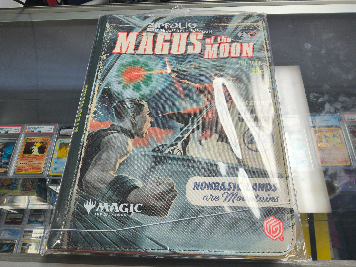 MTG Zipfolio 360 18-Pocket Magus Of The Moon