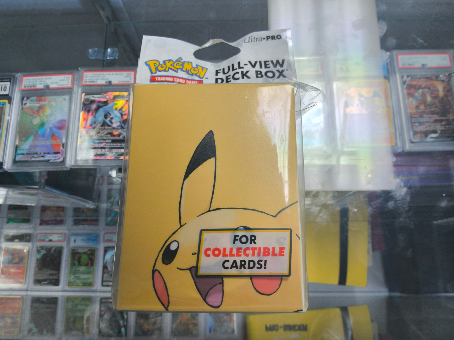 Pokémon Ultra Pro Full-View Deck Box Pikachu