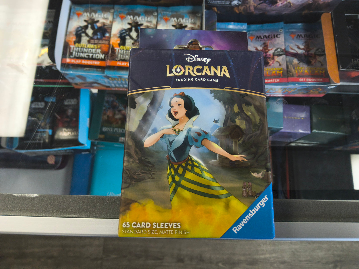 Lorcana Card Sleeves 65pcs Ravensburger Snow White