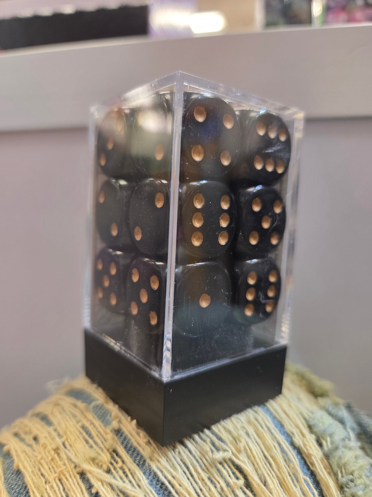 Chessex Dice Black/Gold set of 12 16mm D6