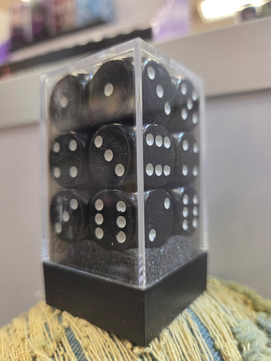 Chessex Dice Black/White set of 12 16mm D6