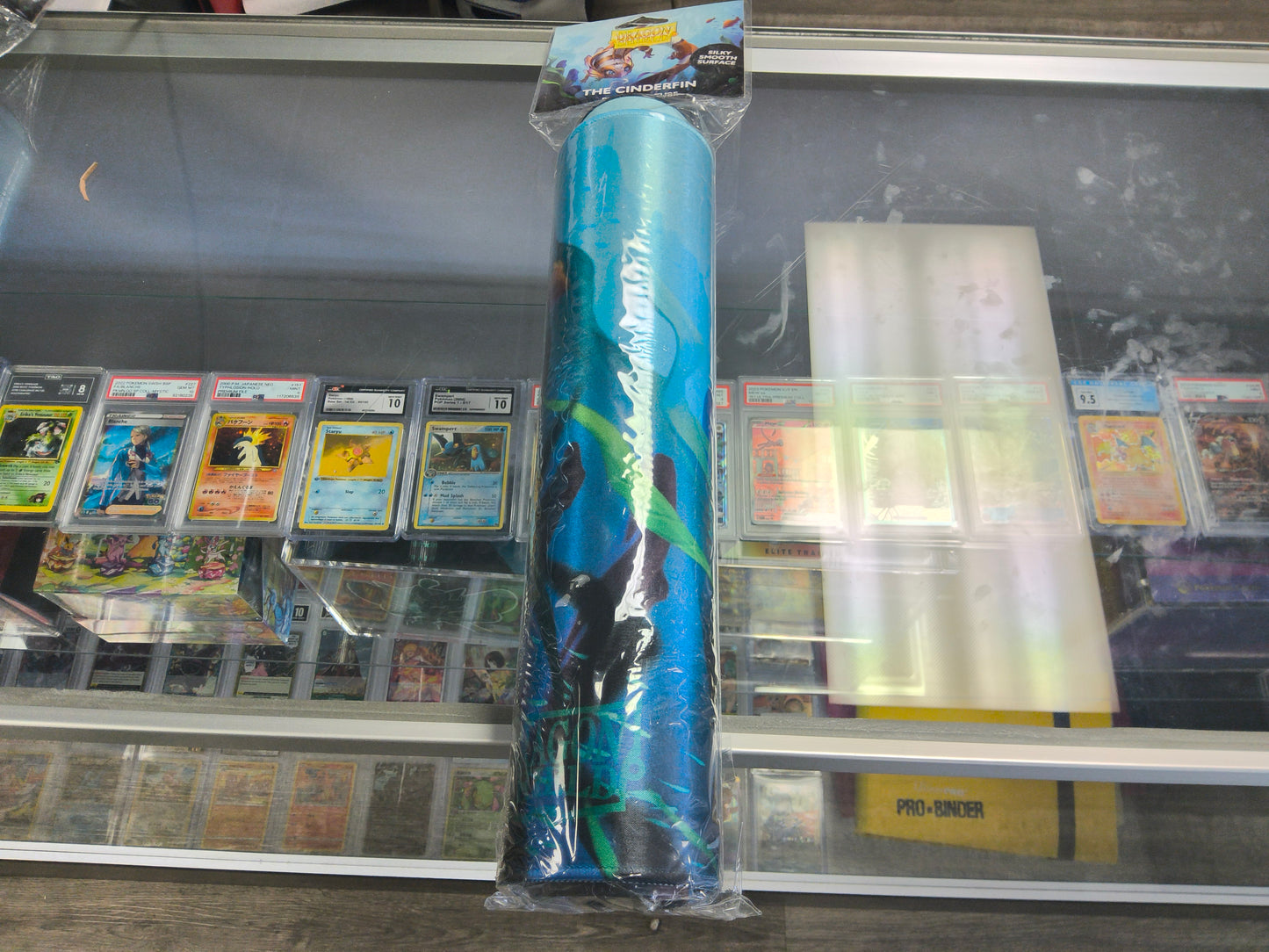Dragon Shield Playmat + Tube The Cinderfin